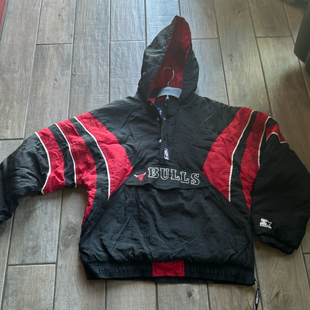 Chicago Bulls pullover jacket by Starter
